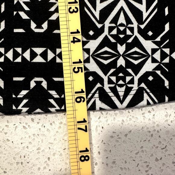 Charlotte Russe Skirt Women’s Medium Y2K Black White Geometric Flare Mini - Picture 6 of 6